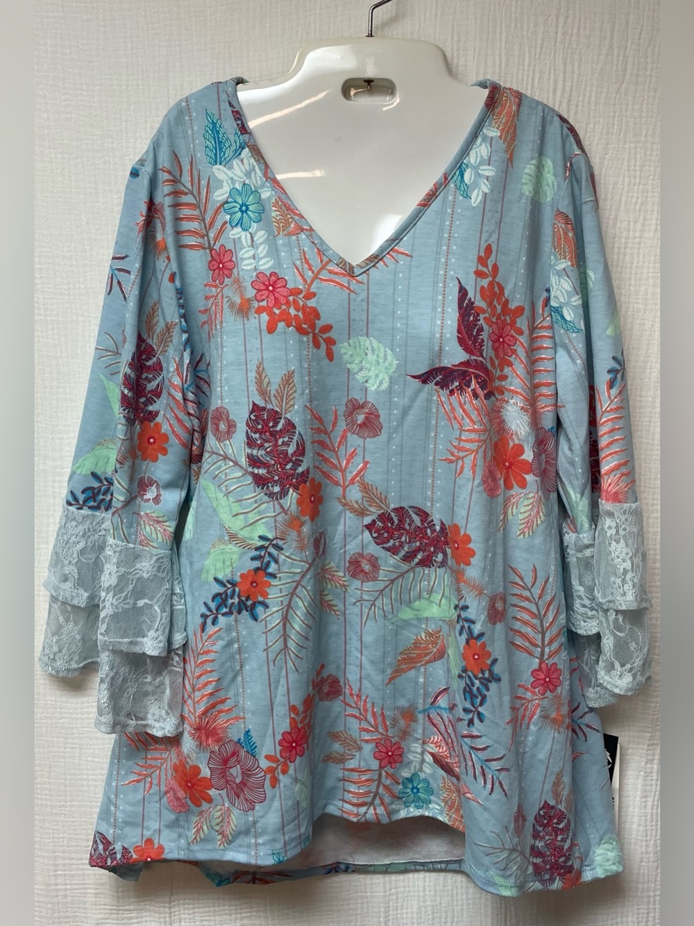 Baku Light Blue/Coral Floral V-Neck Women’s Top with Lace Cuffs, NWT, Sz: XL